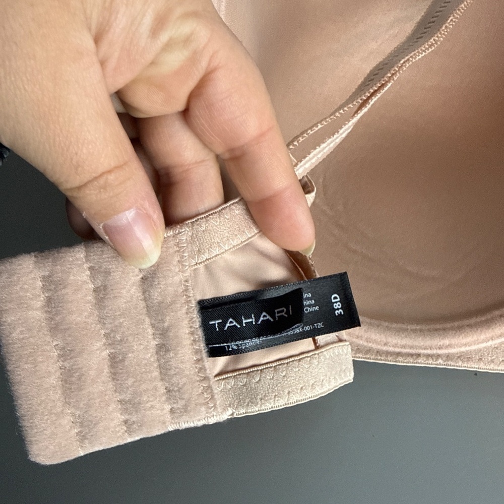 Tahari Bra can be used with no straps size 38D - Picture 5 of 6